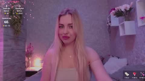 holly_molly8 online show from 09/24/25, 07:50