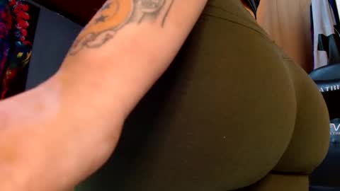 holly_thomsonx69 online show from 02/05/25, 08:14