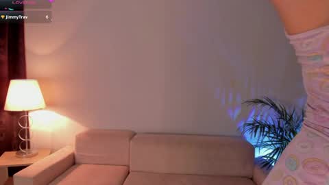 holly    online show from 04/06/26, 08:26