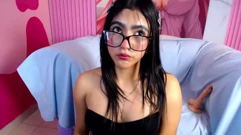 Snapshot of holly_watson_ chatting on 06/27/26, 04:17 Holly Wastson online show from 06/27/26, 04:17