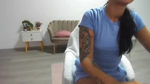 holly_wood18 online show from 06/27/26, 08:08