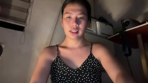 Snapshot of holly_wyn chatting on 07/07/26, 11:47 holly_wyn online show from 07/07/26, 11:47