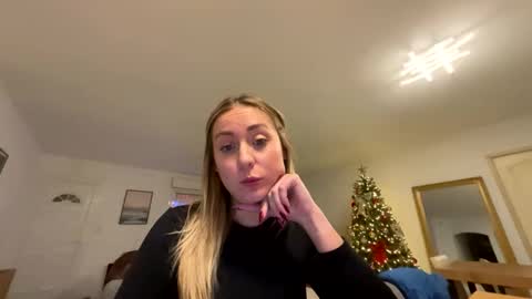 hollyandelon online show from 12/04/25, 11:02