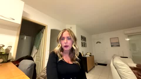 hollyandelon online show from 02/17/26, 10:49