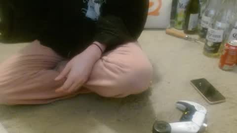 Holly Hawkes online show from 04/02/26, 12:30