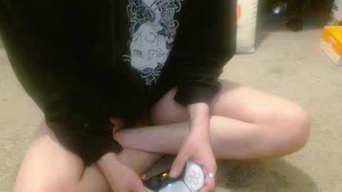 Holly Hawkes online show from 04/17/26, 12:24