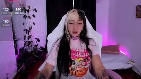 Holly Hudson     online show from 06/18/26, 07:51