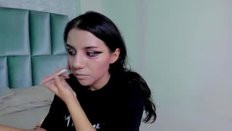 Snapshot of hollypeach_ chatting on 04/30/26, 08:37 hollypeach_ online show from 04/30/26, 08:37