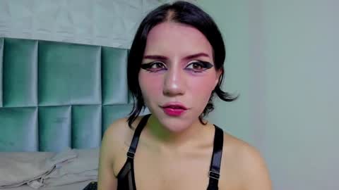 Snapshot of hollypeach_ chatting on 04/30/26, 08:57 hollypeach_ online show from 04/30/26, 08:57
