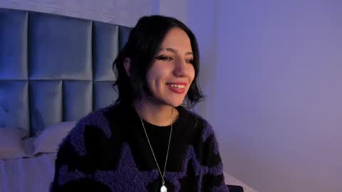 Snapshot of hollypeach_ chatting on 05/17/26, 03:52 hollypeach_ online show from 05/17/26, 03:52