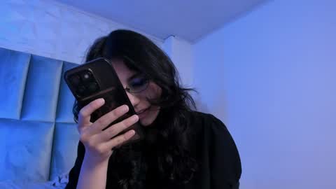 Snapshot of hollypeach_ chatting on 05/19/26, 01:56 hollypeach_ online show from 05/19/26, 01:56