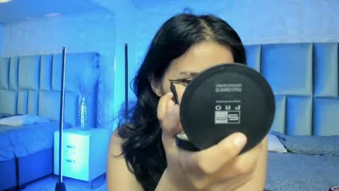 Snapshot of hollypeach_ chatting on 05/27/26, 07:55 hollypeach_ online show from 05/27/26, 07:55