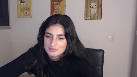 Snapshot of hollyshit_ chatting on 02/19/25, 03:39 hollyshit_ online show from 02/19/25, 03:39