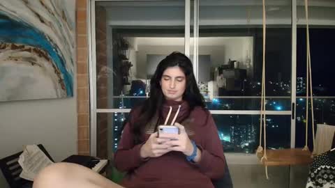 Snapshot of hollyshit_ chatting on 10/21/25, 12:33 hollyshit_ online show from 10/21/25, 12:33