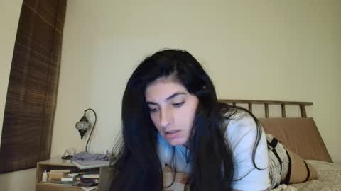 hollyshit_ online show from 03/29/26, 12:32