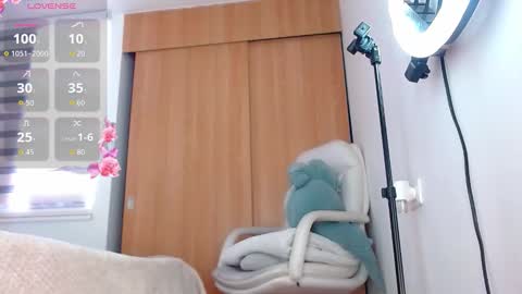 hollyt1 online show from 10/21/25, 05:24