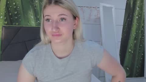 Snapshot of hollytaillor chatting on 05/24/26, 05:23 HollyTaillor online show from 05/24/26, 05:23