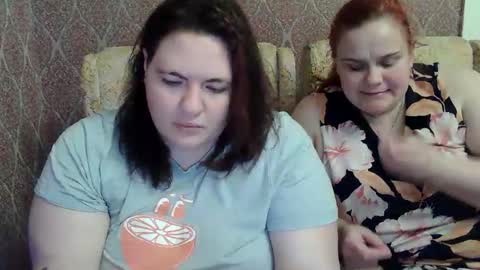 HollyXEva online show from 04/17/26, 05:27