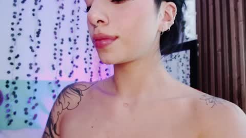 holly online show from 12/12/24, 02:04