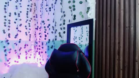 holly online show from 12/12/24, 10:09