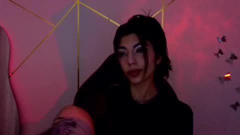 holly online show from 11/21/25, 09:24