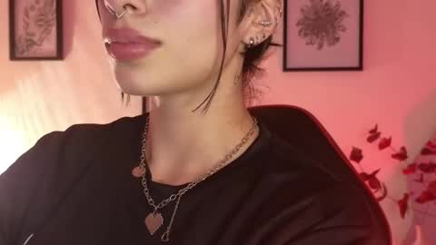 holly online show from 05/05/26, 02:19