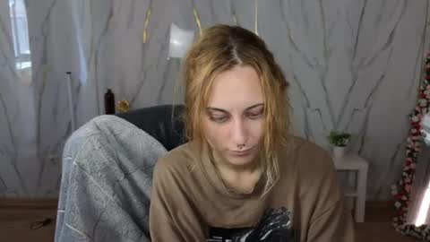 Snapshot of hollyy_pollyyyy chatting on 08/08/26, 02:25 Polly online show from 08/08/26, 02:25