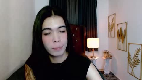 Snapshot of hollyyumiloove chatting on 02/23/26, 10:12 yumi online show from 02/23/26, 10:12