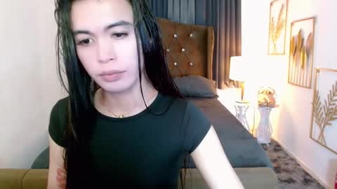 Snapshot of hollyyumiloove chatting on 03/20/26, 11:04 yumi online show from 03/20/26, 11:04