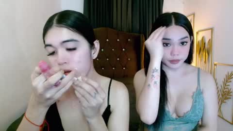 Snapshot of hollyyumiloove chatting on 04/04/26, 10:02 yumi online show from 04/04/26, 10:02