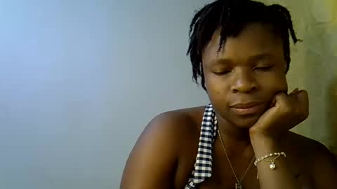 Snapshot of holy_ebony chatting on 06/15/26, 03:31 holy_ebony online show from 06/15/26, 03:31