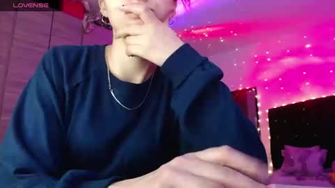 Juli online show from 09/12/25, 03:28