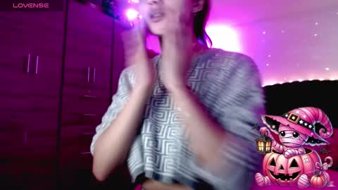 Juli online show from 10/28/25, 02:37