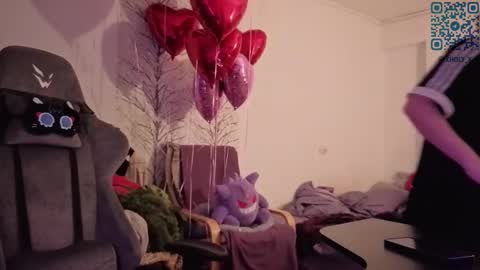 Snapshot of holy_kveta chatting on 02/18/26, 03:13 Kviki online show from 02/18/26, 03:13