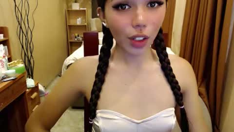 Snapshot of holy_molly1 chatting on 05/20/26, 05:02 holy_molly1 online show from 05/20/26, 05:02