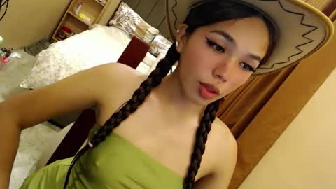 Snapshot of holy_molly1 chatting on 05/24/26, 03:00 holy_molly1 online show from 05/24/26, 03:00