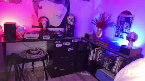 Snapshot of holyeva chatting on 05/11/26, 11:46 online show from 05/11/26, 11:46