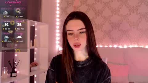 Mia online show from 10/17/25, 03:42