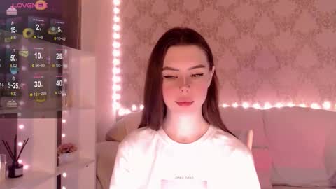 Mia online show from 10/22/25, 03:51