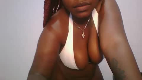 honey_beb online show from 10/05/25, 06:01