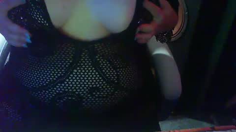 honey bee    online show from 09/13/25, 06:35