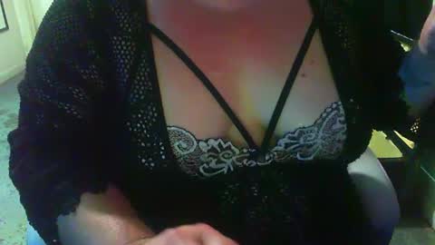 honey bee    online show from 09/27/25, 07:57