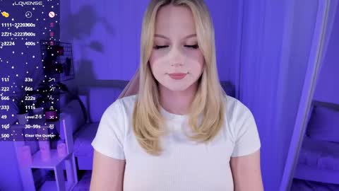 Snapshot of honey_blondee chatting on 05/21/26, 09:11 Tammy online show from 05/21/26, 09:11