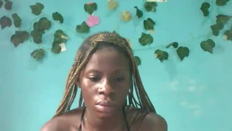 Snapshot of honey_bug2 chatting on 09/25/25, 08:07 Queen online show from 09/25/25, 08:07