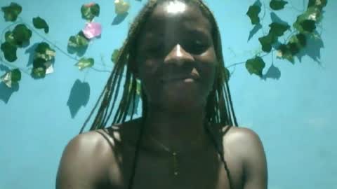 Snapshot of honey_bug2 chatting on 09/25/25, 08:56 Queen online show from 09/25/25, 08:56