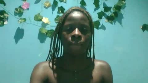 Snapshot of honey_bug2 chatting on 09/28/25, 09:31 Queen online show from 09/28/25, 09:31