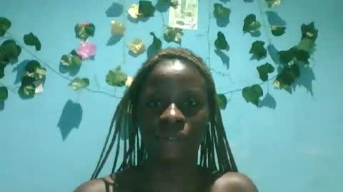 Snapshot of honey_bug2 chatting on 09/29/25, 05:51 Queen online show from 09/29/25, 05:51