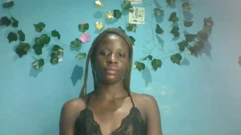 Snapshot of honey_bug2 chatting on 10/01/25, 07:09 Queen online show from 10/01/25, 07:09