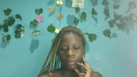 Snapshot of honey_bug2 chatting on 10/13/25, 11:05 Queen online show from 10/13/25, 11:05