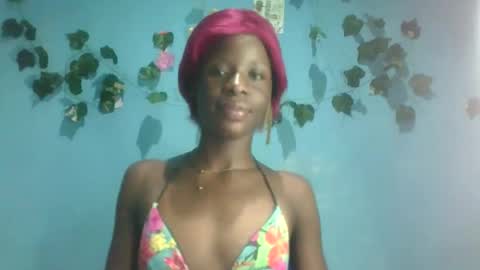 Snapshot of honey_bug2 chatting on 10/20/25, 11:16 Queen online show from 10/20/25, 11:16